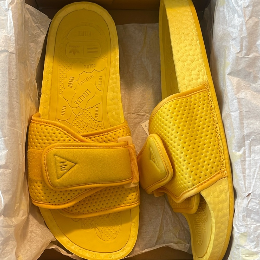 Yellow/gold Pharrell chancletas hu  adidas slides/sandals